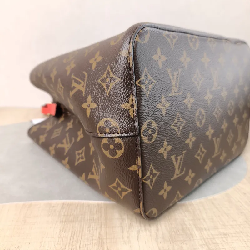 Louis Vuitton Shoulder Bag NÉONOÉ Bucket Bag PVC Medium 26 × 17.5 × 26 cm — detail view 7 of 11