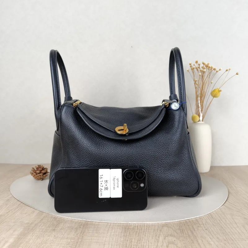 Hermès Crossbody Bag Lindy 3089Black Taurillon Clemence TC Calfskin Medium30 × 15 × 19 cm — cover view 4 of 5