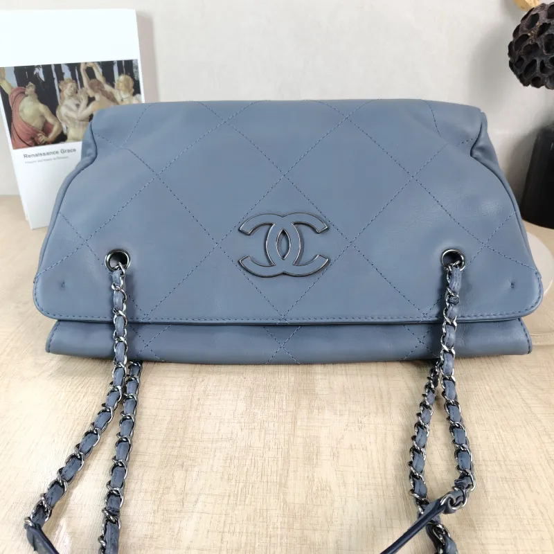 Chanel Shoulder Bag tote Grey Calfskin 38 × 15 × 25 cm 15 — detail view 7 of 10