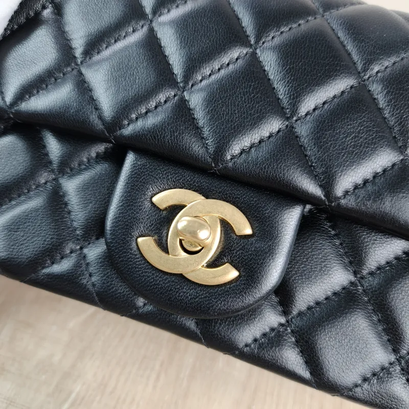 Chanel Crossbody Bag Classic Flap Large Mini CF Mini Black Lambskin mini 20 × 6 × 12 cm — detail view 4 of 11