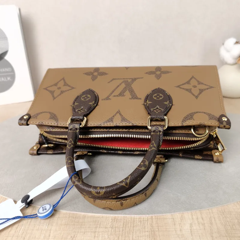 Louis Vuitton Crossbody Bag Onthego East West Monogram PVC Small25 × 10 × 13 cm — detail view 8 of 12