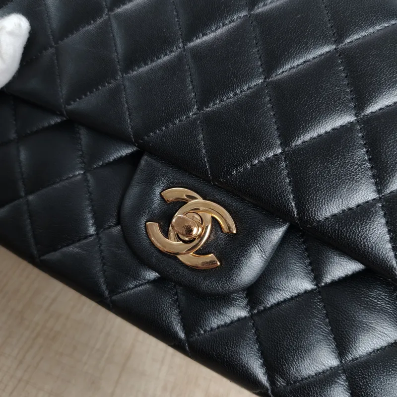 Chanel Crossbody Bag Classic Flap CF Black Calfskin Rose Gold Medium25.5 × 6.5 × 15.5 cm — detail view 4 of 10