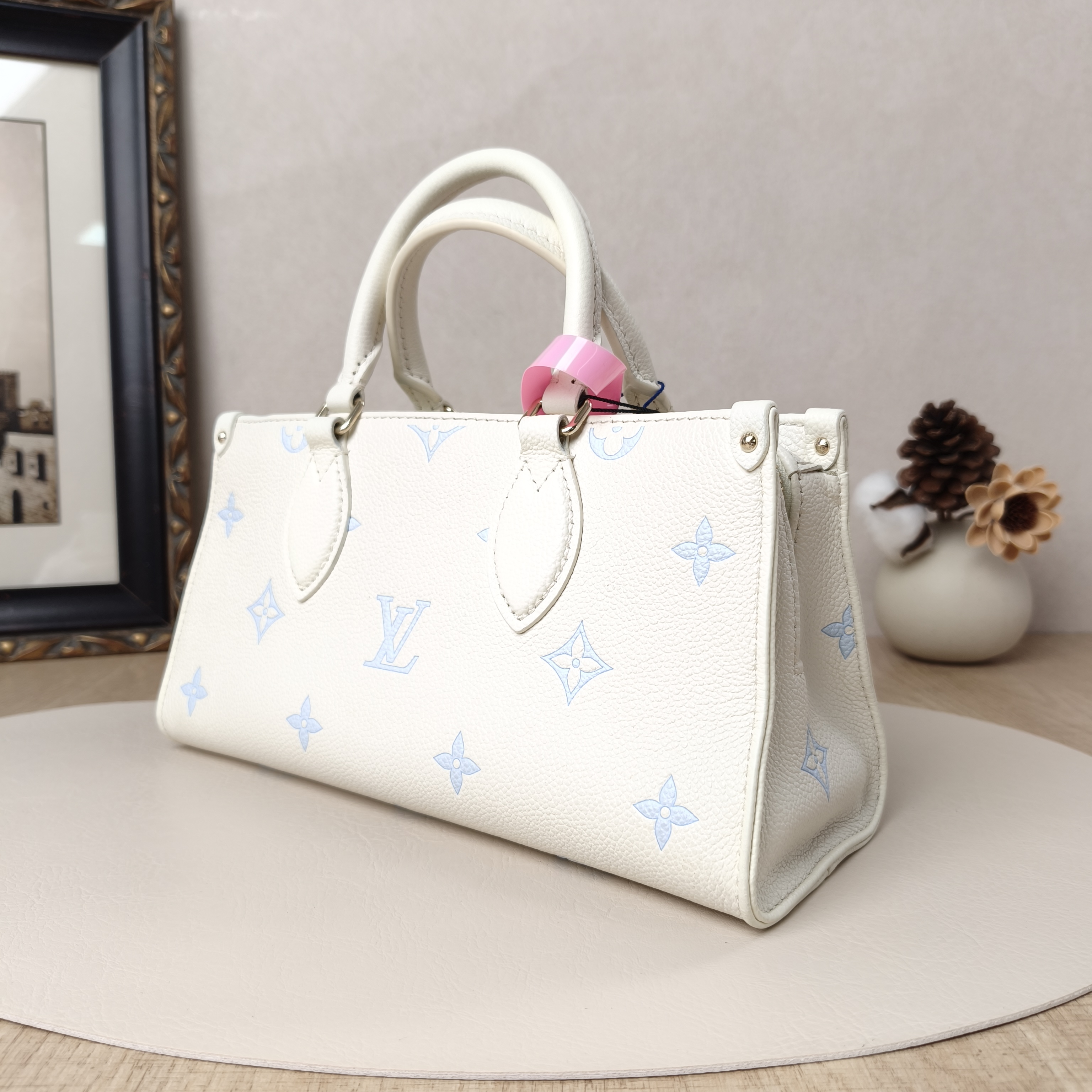 Louis Vuitton Crossbody Bag Onthego East West Two Straps White · Blue Monogram Empreinte Embossed Calfskin Small25 × 10 × 13 cm — cover view 8 of 10