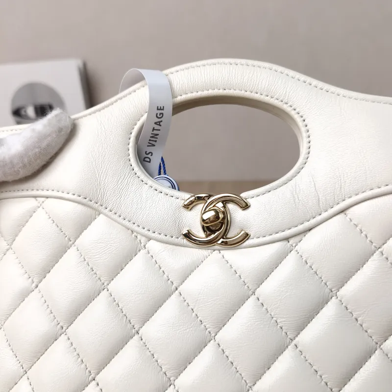 Chanel Crossbody Bag 31Bag White Gold Waxed Leather Mini 23 × 5.5 × 22 cm — detail view 3 of 11