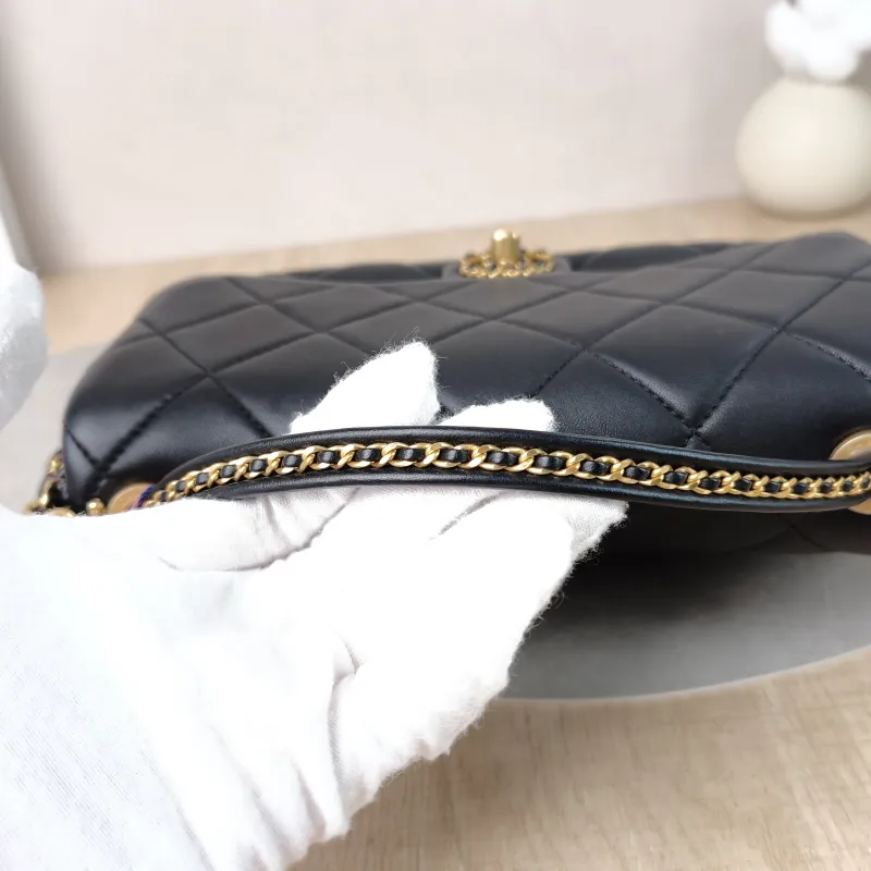 Chanel Crossbody Bag 25c Collection Woven Black Lambskin One Size 21 × 6 × 13 cm — detail view 3 of 12