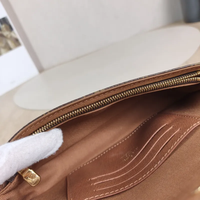 Louis Vuitton Crossbody Bag IVY Monogram PVC Small23.5 × 4.3 × 12 cm — detail view 11 of 13