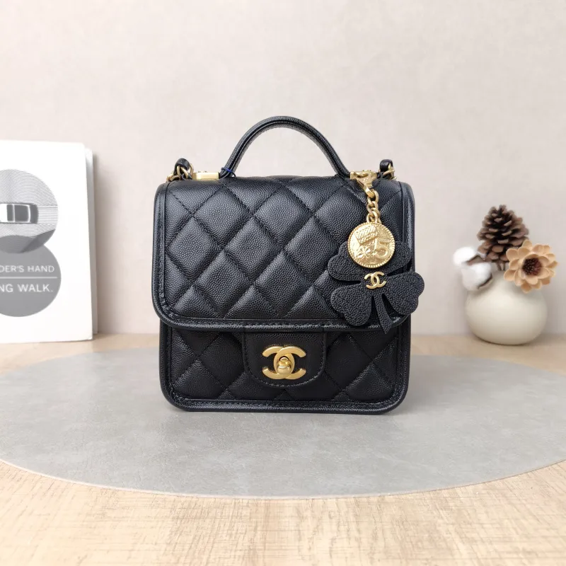 Chanel Crossbody Bag25b Messenger Bag Black Grained Calfskin Small17 × 7 × 16.5 cm