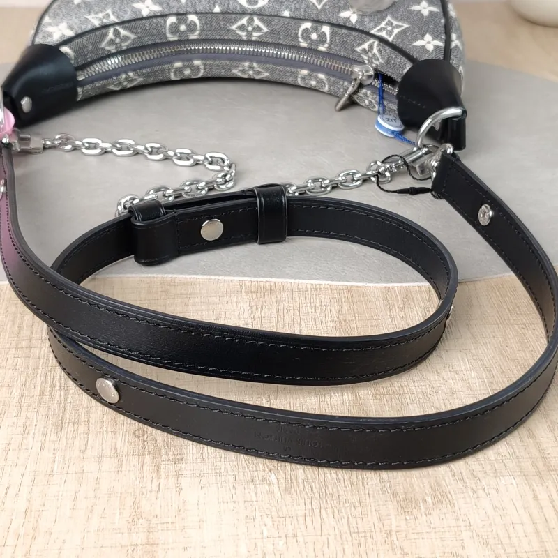 Louis Vuitton Crossbody Bag Loop Grey Small 23 × 6 × 13 cm — detail view 12 of 12
