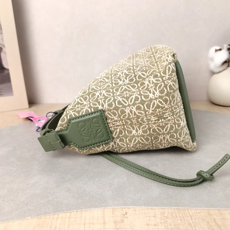 LOEWE Top Handle Bag cubi Vanity Case Bag Monogram Canvas Small 20 × 11 × 15 cm — detail view 11 of 12