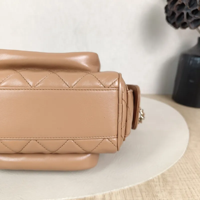 Chanel Crossbody Bag Camera Bag Taupe Lambskin One Size 18 × 9 × 12 cm — detail view 4 of 11