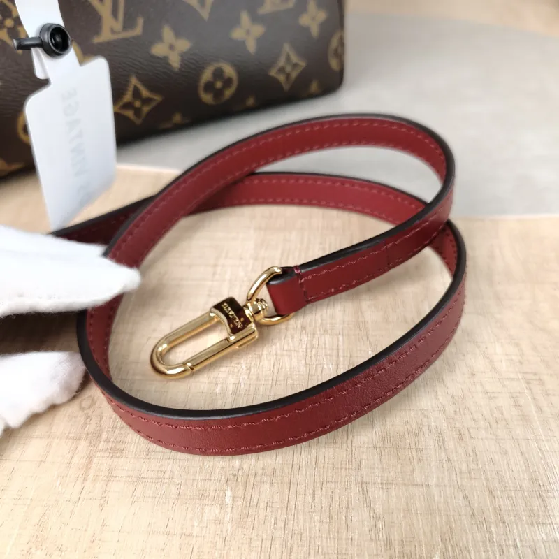 Louis Vuitton Shoulder Bag Venus Red PVC · Calfskin 34 × 12 × 22 cm — detail view 9 of 12