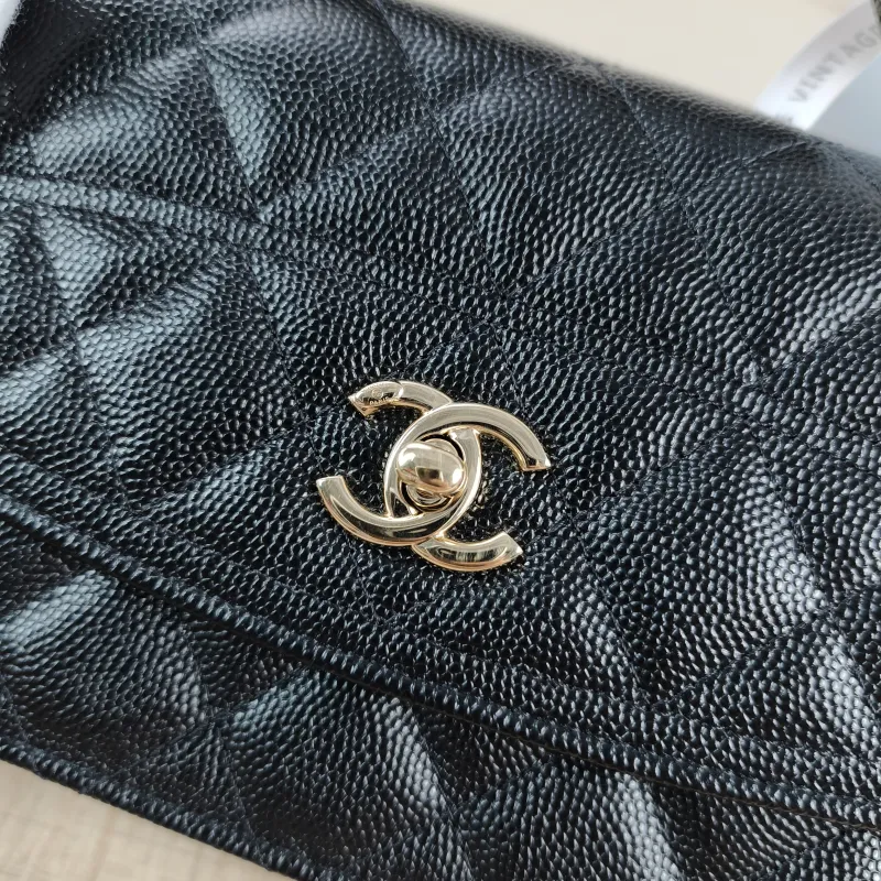 Chanel Crossbody Bag Black Calfskin One Size18.5 × 6 × 11 cm — detail view 3 of 12