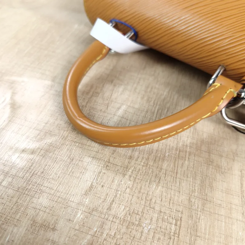 Louis Vuitton Crossbody Bag CLUNY Yellow Epi Embossed Calfskin Mini 20 × 7.5 × 16 cm — detail view 8 of 12