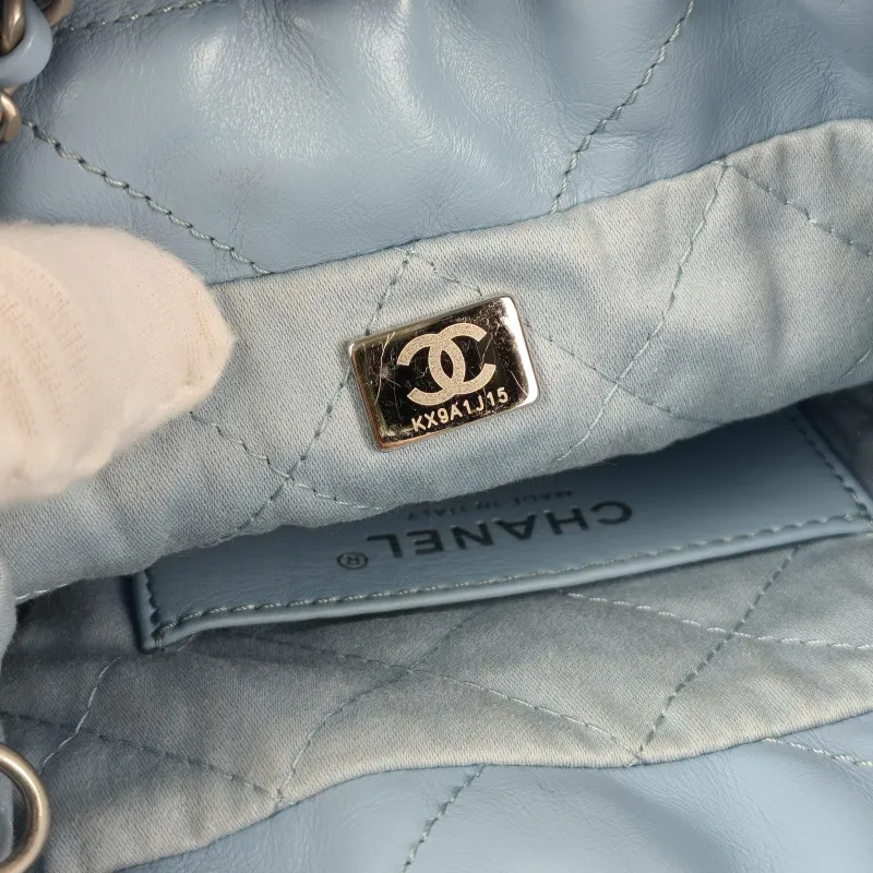 Chanel Shoulder Bag22Bag Blue CC alfskinmini20 × 6 × 19 cm — detail view 7 of 11