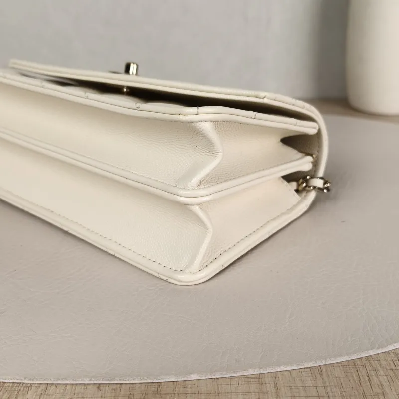 Chanel Crossbody Bag Yellow Calfskin One Size19 × 7 × 11.5 cm — detail view 13 of 14