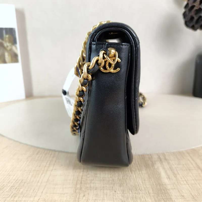 Chanel Crossbody Bag21b Black Lambskinmini19 × 6 × 16 cm — detail view 6 of 14