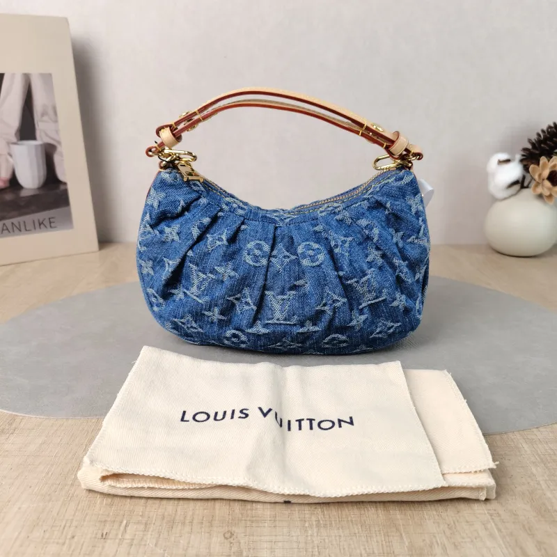Louis Vuitton Shoulder Bag Pochette Valley Blue One Size 21 × 7 × 15 cm — cover view 3 of 6
