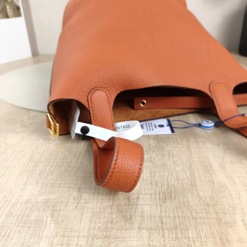 Hermès Top Handle Bag Picotin Lock 18 1836 Red TC Calfskin Small18 × 13 × 18 cm — detail view 3 of 11