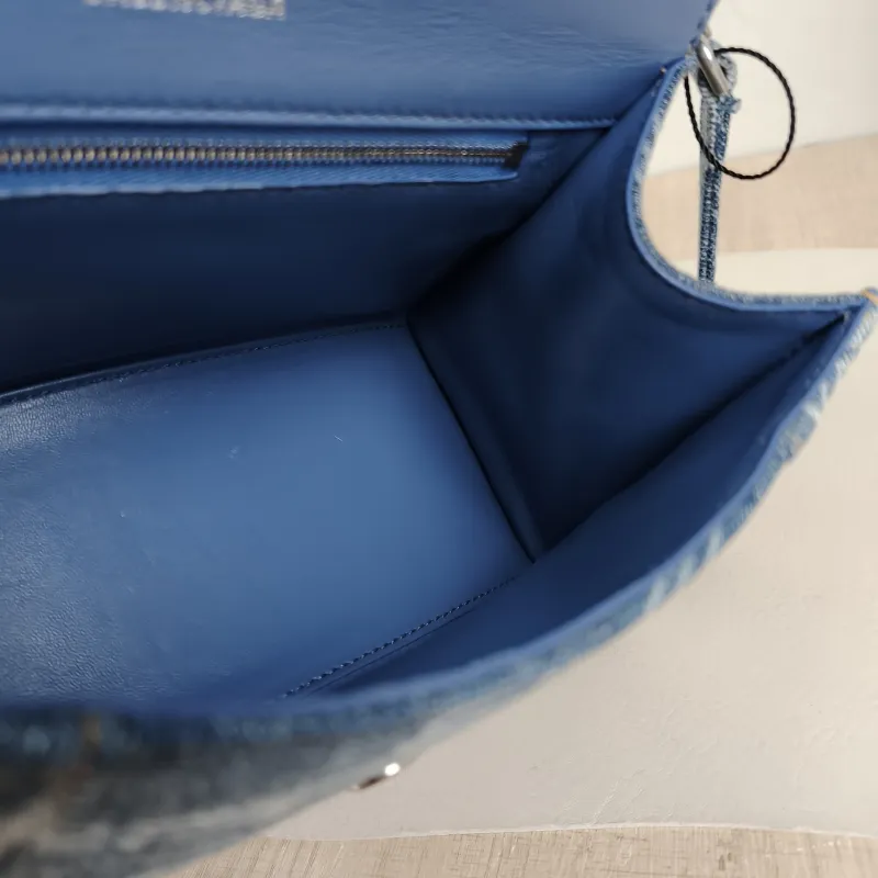 BALENCIAGA Crossbody Bag Hourglass Hourglass Bag Blue Small23 × 10 × 14 cm — detail view 6 of 15