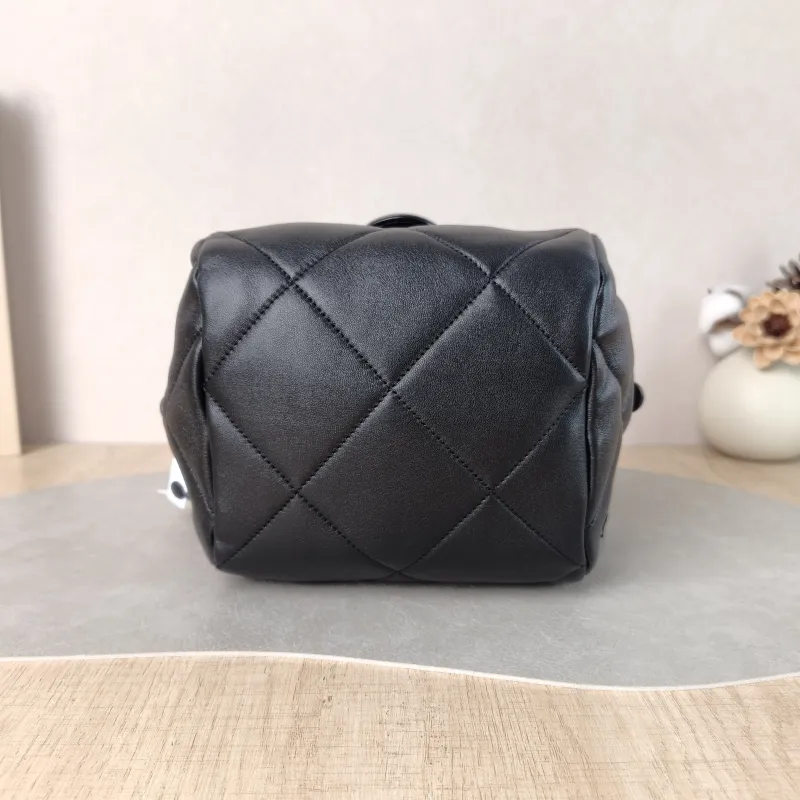 Chanel Crossbody Bag Black Lambskin One Size 23 × 14 × 11 cm — cover view 6 of 6