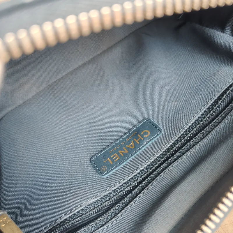 Chanel Crossbody Bag Crossbody Bag Blue Calfskin One Size23.5 × 7 × 16 cm — detail view 4 of 12