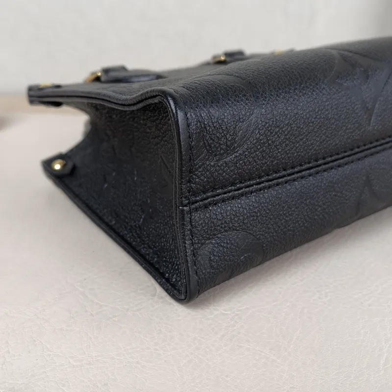 Louis Vuitton Crossbody Bag Onthego BB Black Empreinte Embossed Calfskin BB 18 × 8.5 × 15 cm — detail view 6 of 9