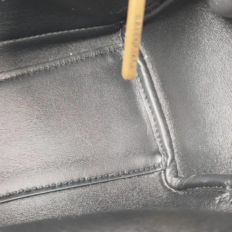 BALENCIAGA Crossbody Bag Bel air Black Calfskinmini23.5 × 8 × 17 cm — detail view 7 of 11