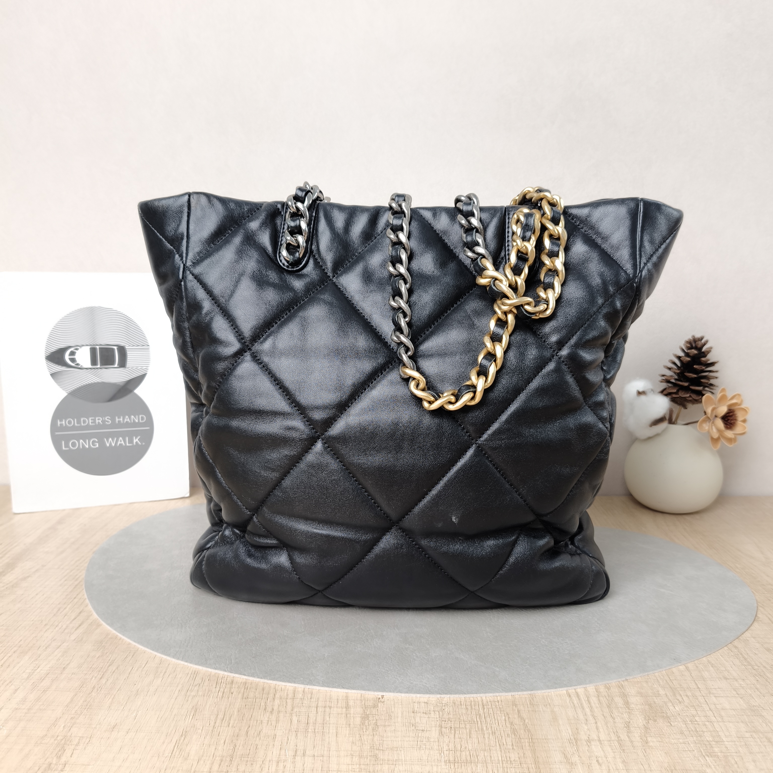 Chanel Shoulder Bag19Bag Shopping Bag Shopping Tote Black Lambskin One Size30 × 10 × 37 cm — cover view 2 of 5