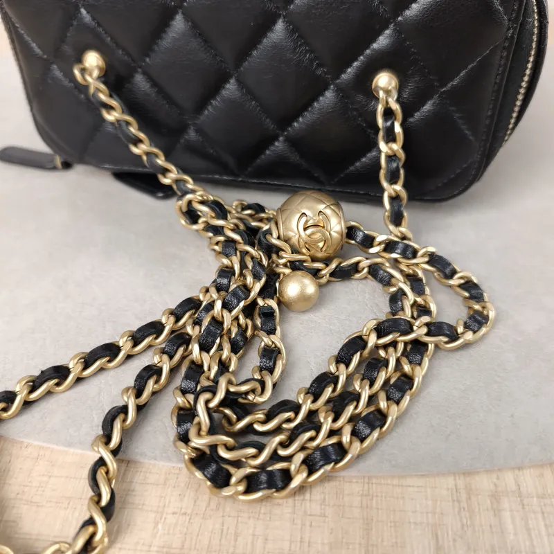 Chanel Crossbody Bag Edition Black Lambskin One Size17 × 8 × 9.5 cm — detail view 10 of 15
