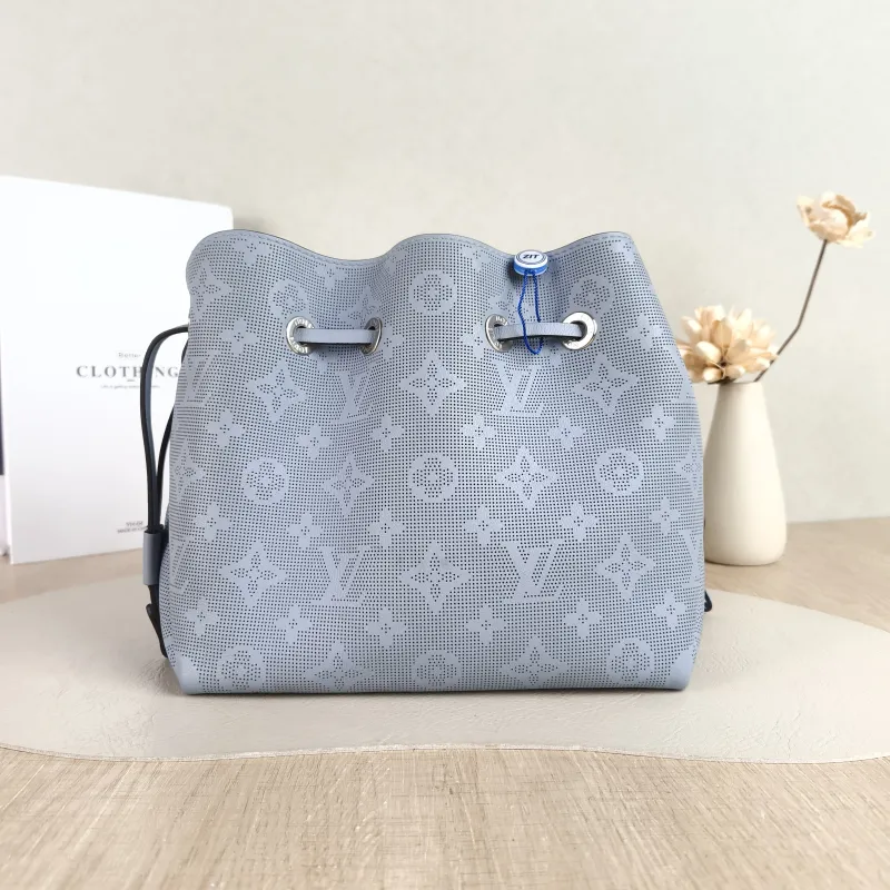 Louis Vuitton Crossbody Bag BELLA Blue Calfskin 22 × 14 × 20 cm — cover view 3 of 5