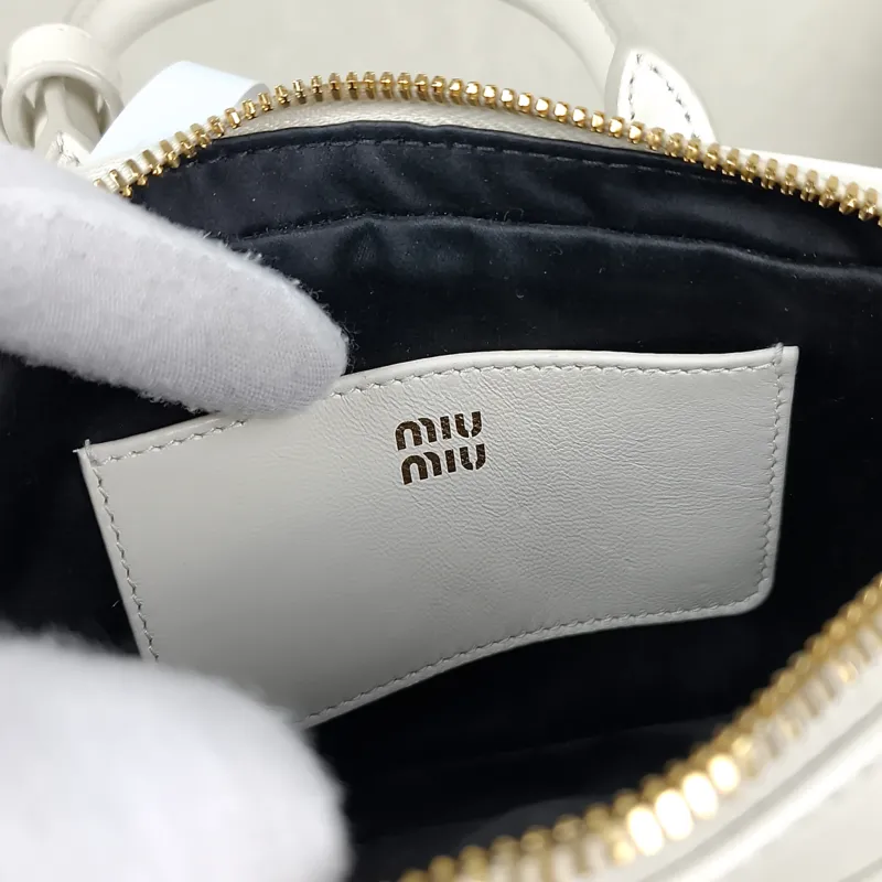 Miumiu Top Handle Bag Arcadie MatelasséCollection Edition White Lambskin mini19 × 5 × 10 cm — detail view 10 of 13