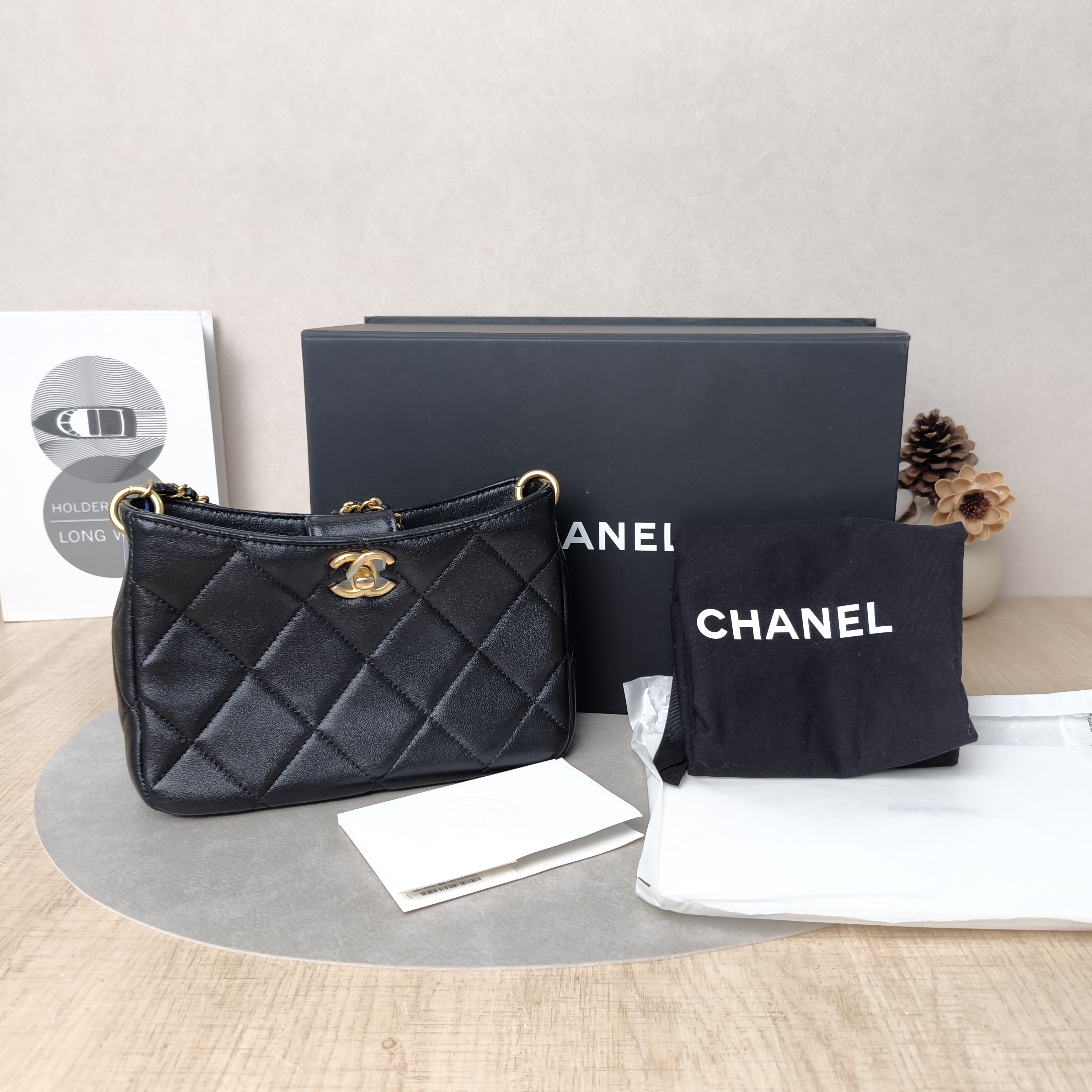 Chanel Shoulder Bag24s Pearl hobo Black Lambskin One Size20 × 7 × 14 cm — cover view 4 of 6