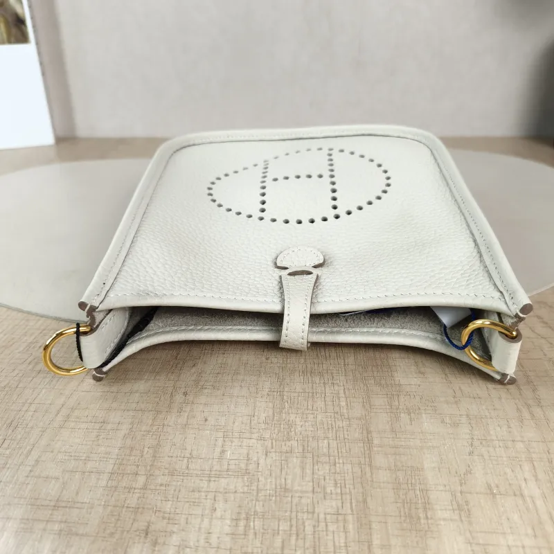 Hermès Crossbody Bag Evelyne Mini 16 Mini 1610Craie TC Calfskinmini17 × 5.5 × 18 cm — detail view 2 of 11