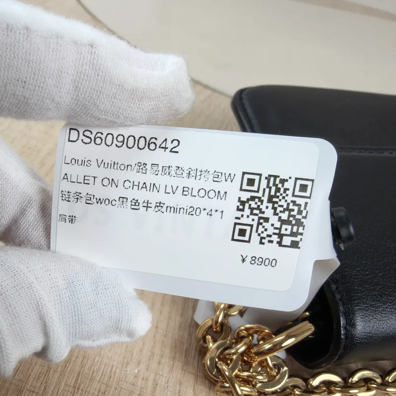 Louis Vuitton Crossbody Bag WALLET ON CHAIN LV BLOOM Chain Bagwoc Black Calfskinmini20 × 4 × 11.5 cm — detail view 8 of 13