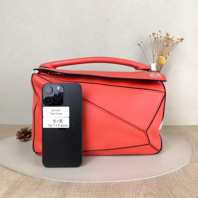 LOEWE Crossbody Bag Puzzle Red Calfskin Medium29 × 14 × 19.5 cm — cover view 5 of 5