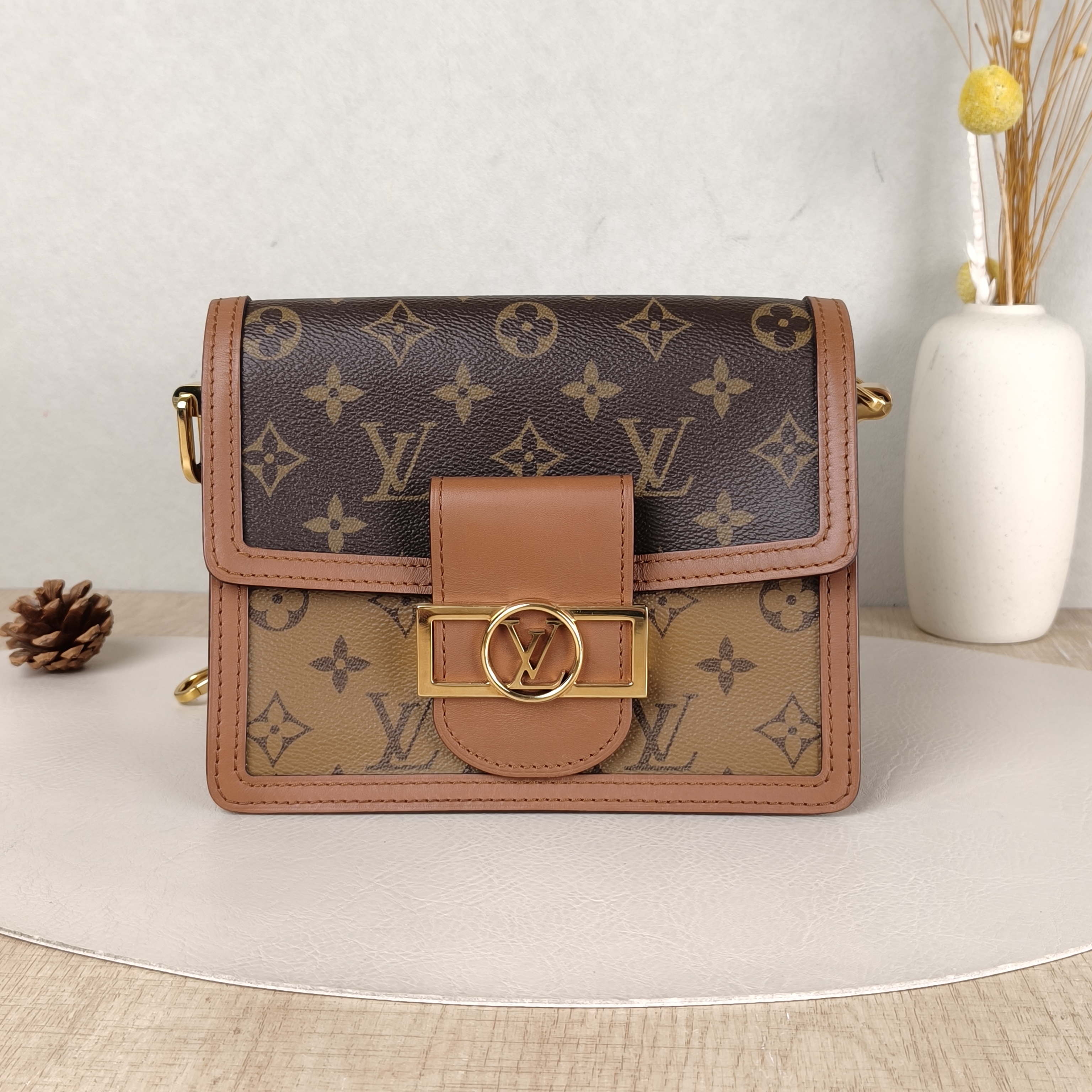 Louis Vuitton Crossbody Bag Dauphine Monogram PV Cmini20 × 9 × 15 cm