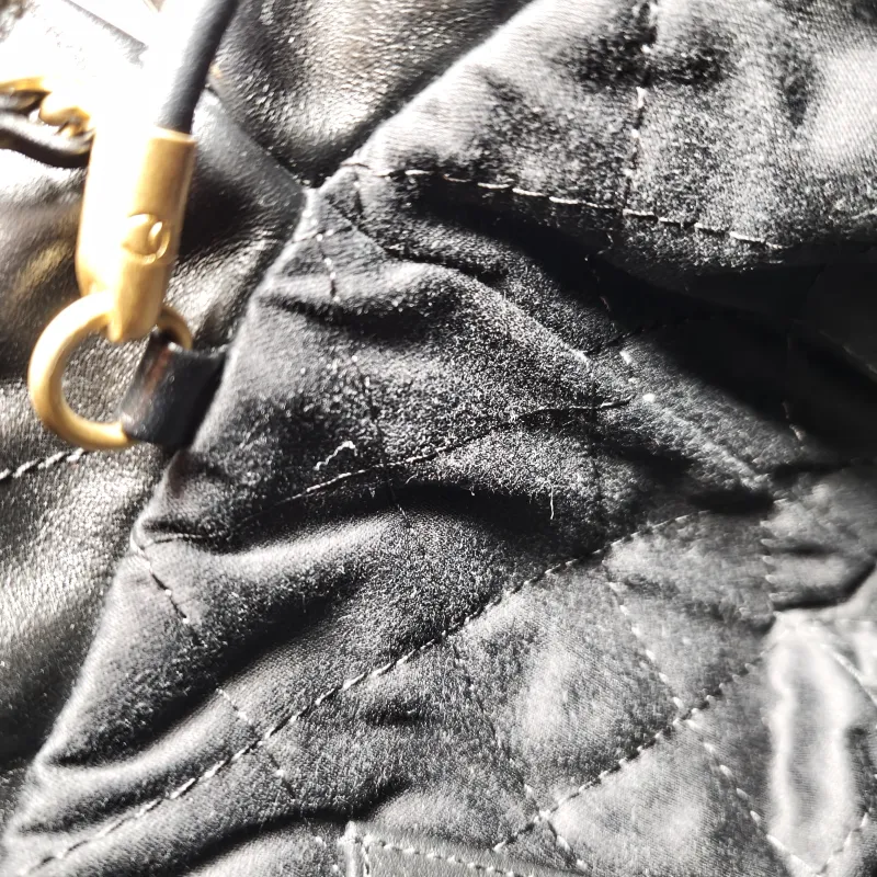 Chanel Shoulder Bag 22Bag Black CC alfskin Mini 20 × 6 × 19 cm — detail view 12 of 13