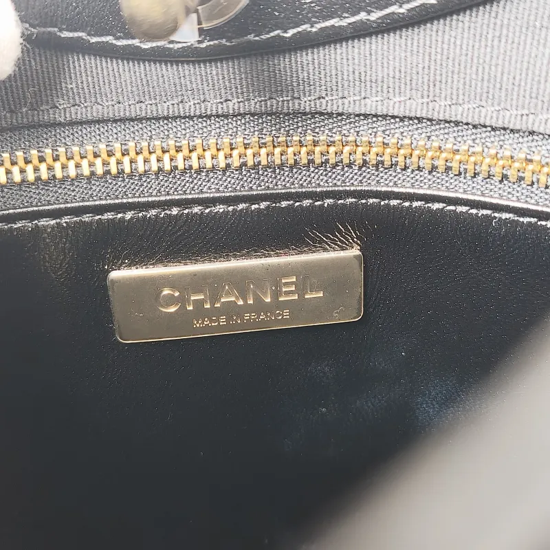 Chanel Crossbody Bag31Bag Black Waxed Leathermini23 × 5.5 × 22 cm — detail view 7 of 11