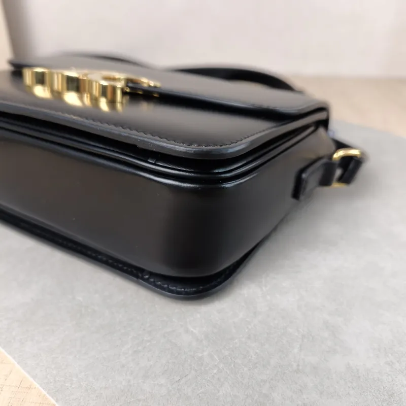 CELINE Crossbody Bag Teen Triomphe Black CC alfskin Small 18.5 × 6 × 14 cm — detail view 12 of 12