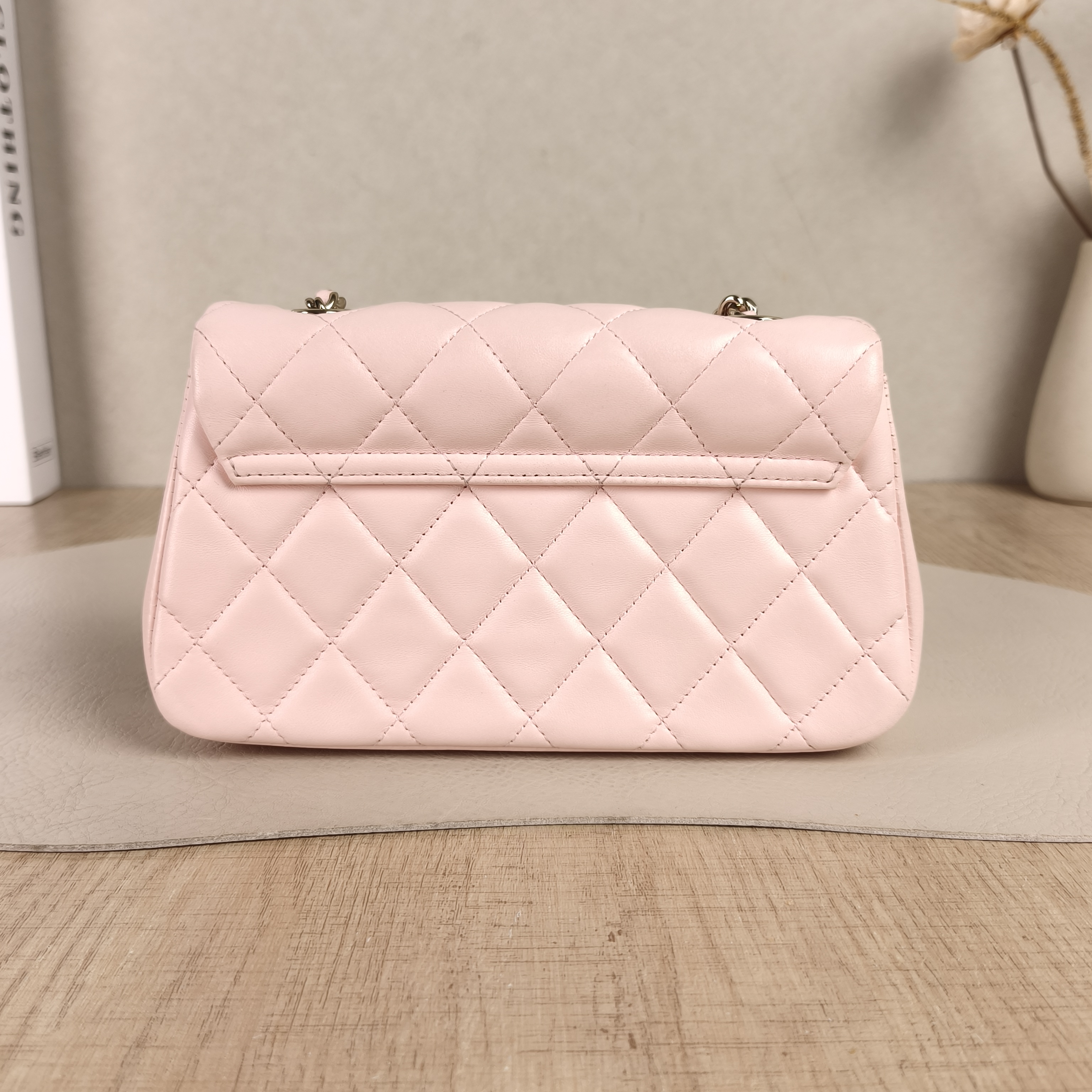 Chanel Crossbody Bag25s Crossbody Bag Lambskin One Size20 × 5.5 × 11 cm — cover view 4 of 5