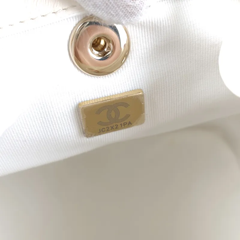 Chanel Backpack Duma White Small18 × 12 × 18.5 cm — detail view 4 of 15