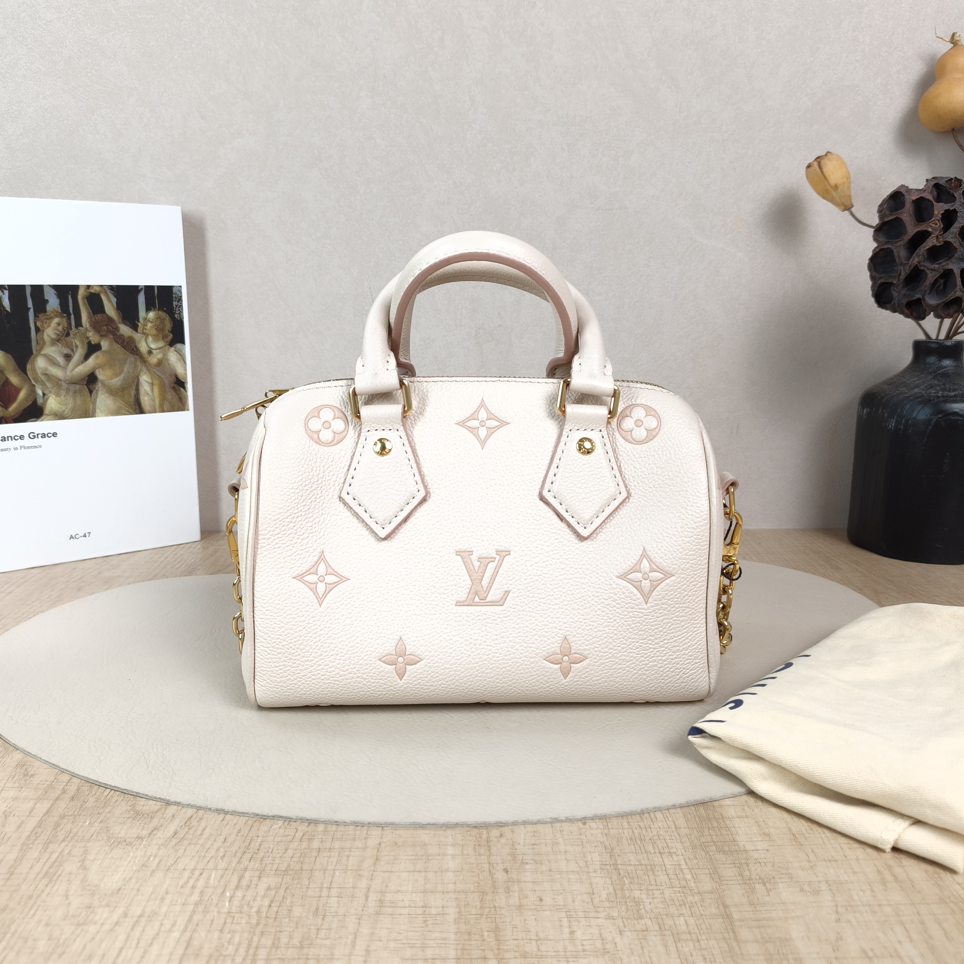 Louis Vuitton Crossbody Bag Speedy20Beige · Pink Empreinte Embossed Calfskin Small20.5 × 12 × 13.5 cm — cover view 5 of 6