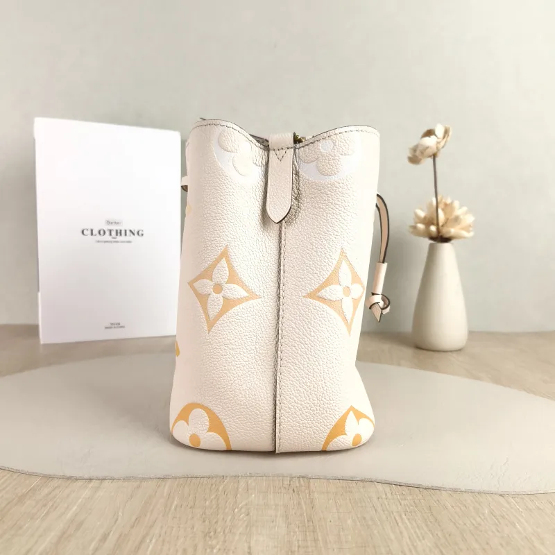 Louis Vuitton Crossbody Bag NÉONOÉ Bucket Bag BB Monogram Empreinte Embossed Calfskin BB 20 × 13 × 20 cm Conditioned — detail view 7 of 11