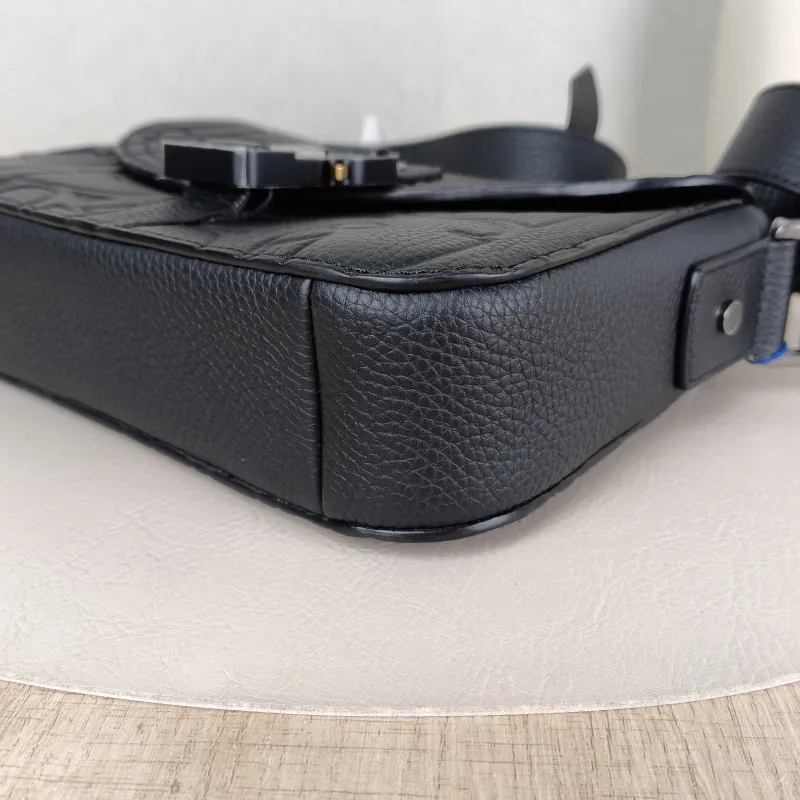DIOR Crossbody Bag Black Calfskin Small 23 × 6 × 17.5 cm — detail view 1 of 12