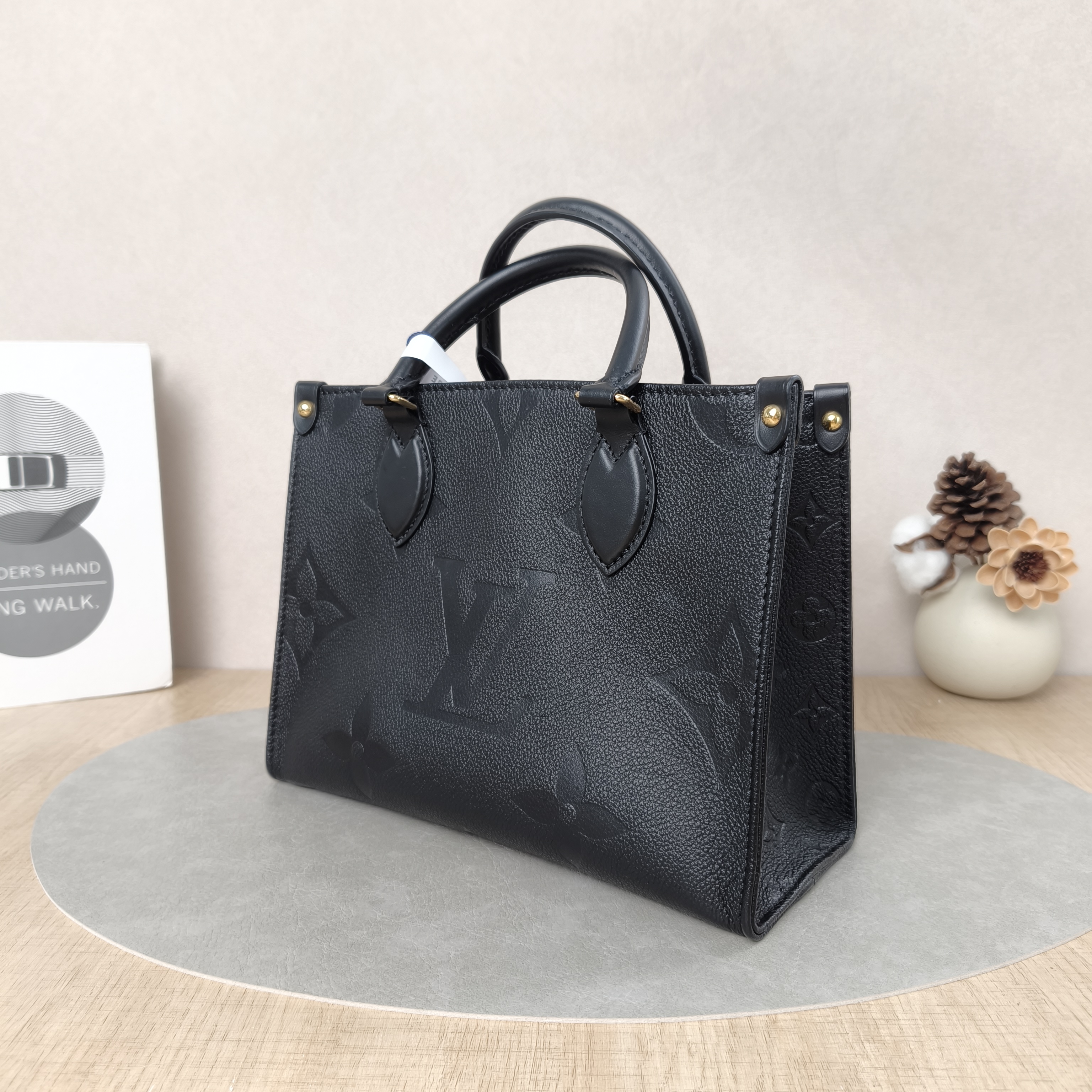 Louis Vuitton Shoulder Bag Onthego Black Monogram Empreinte Embossed Calfskin Small25 × 11.5 × 19 cm — cover view 4 of 6