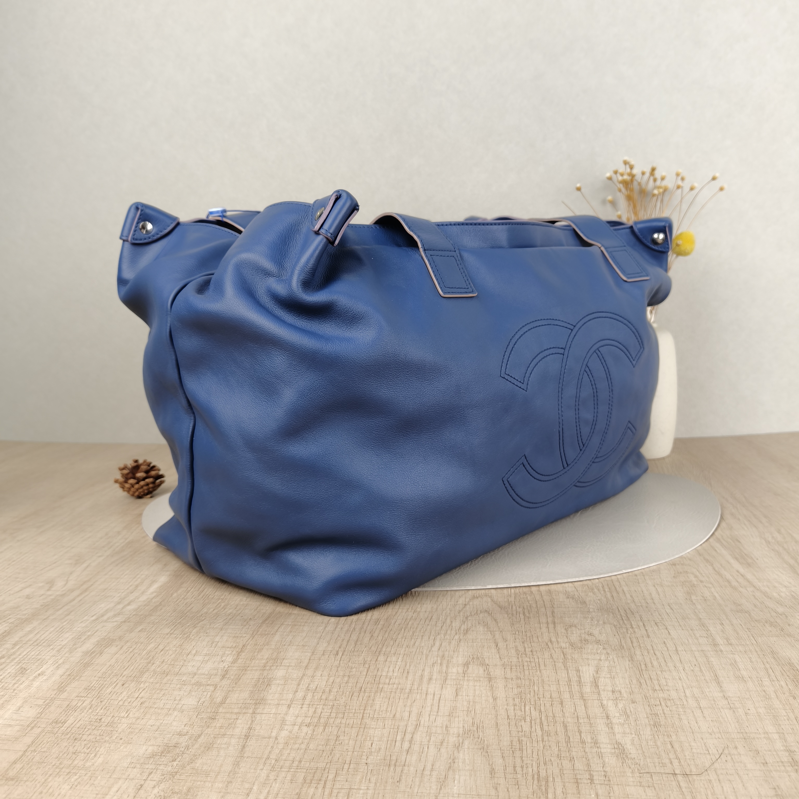 Chanel Shoulder Bag Tote Bag Blue Calfskin One Size43 × 19 × 29 cm — cover view 3 of 5