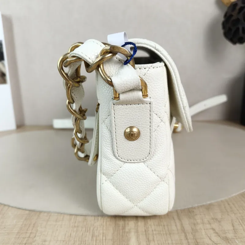 Chanel Crossbody Bag Crossbody Bag White Gold Grained Calfskin One Size 23 × 6 × 16 cm — detail view 3 of 13