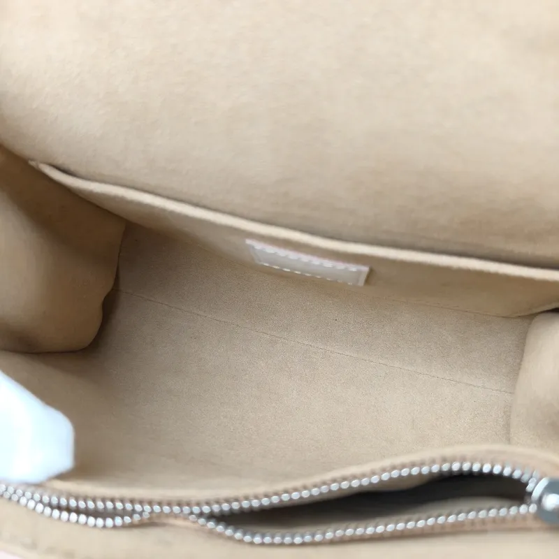 Louis Vuitton Crossbody Bag CLUNY White Epi Embossed Calfskin Mini 20 × 7.5 × 16 cm — detail view 10 of 13