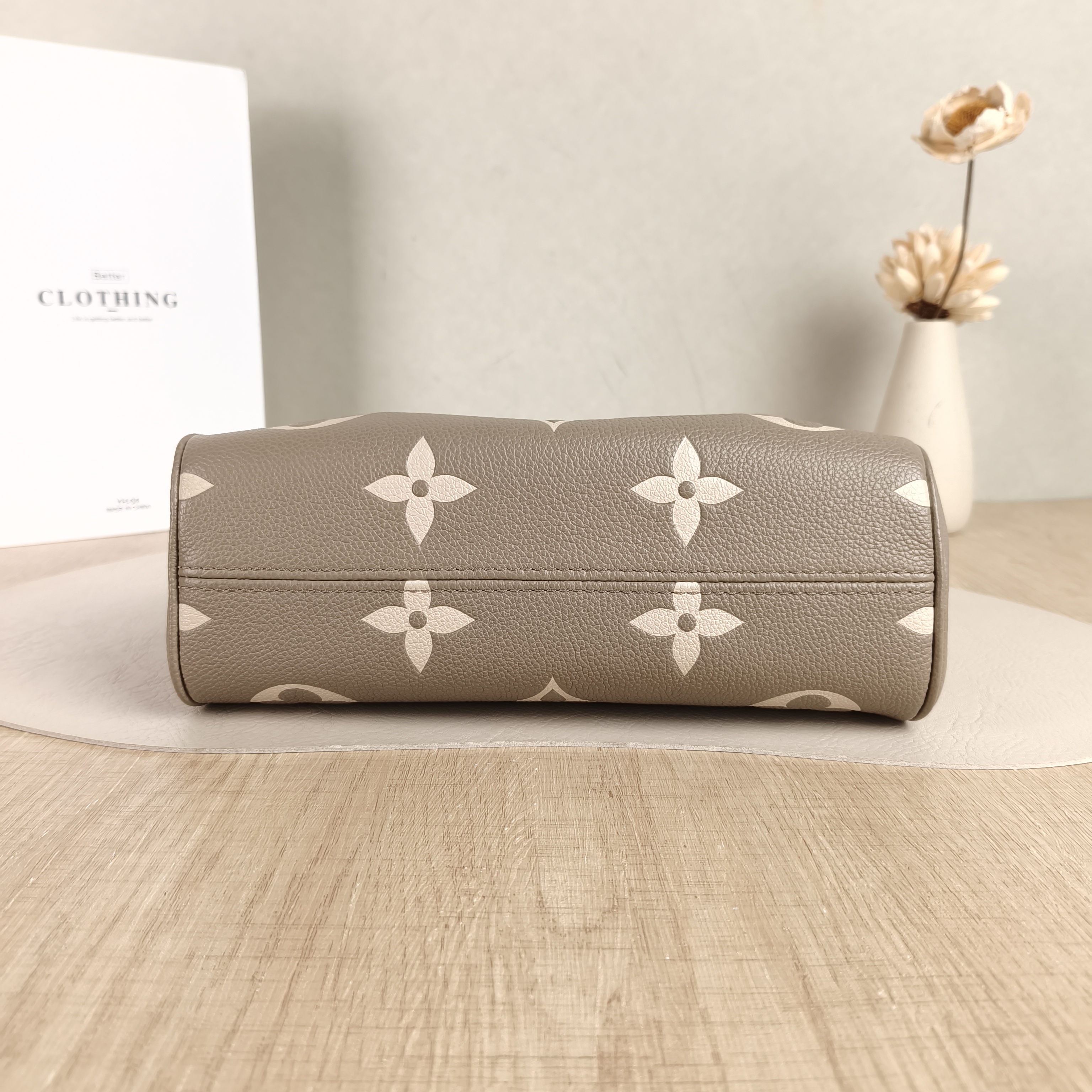 Louis Vuitton Crossbody Bag Favorite Empreinte Embossed Calfskin Medium24 × 9 × 14 cm — cover view 4 of 6