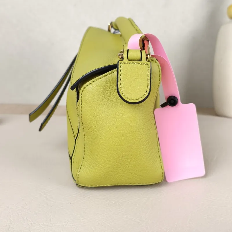 LOEWE Crossbody Bag Puzzle Green Calfskinmini18 × 8 × 12.5 cm — detail view 1 of 11